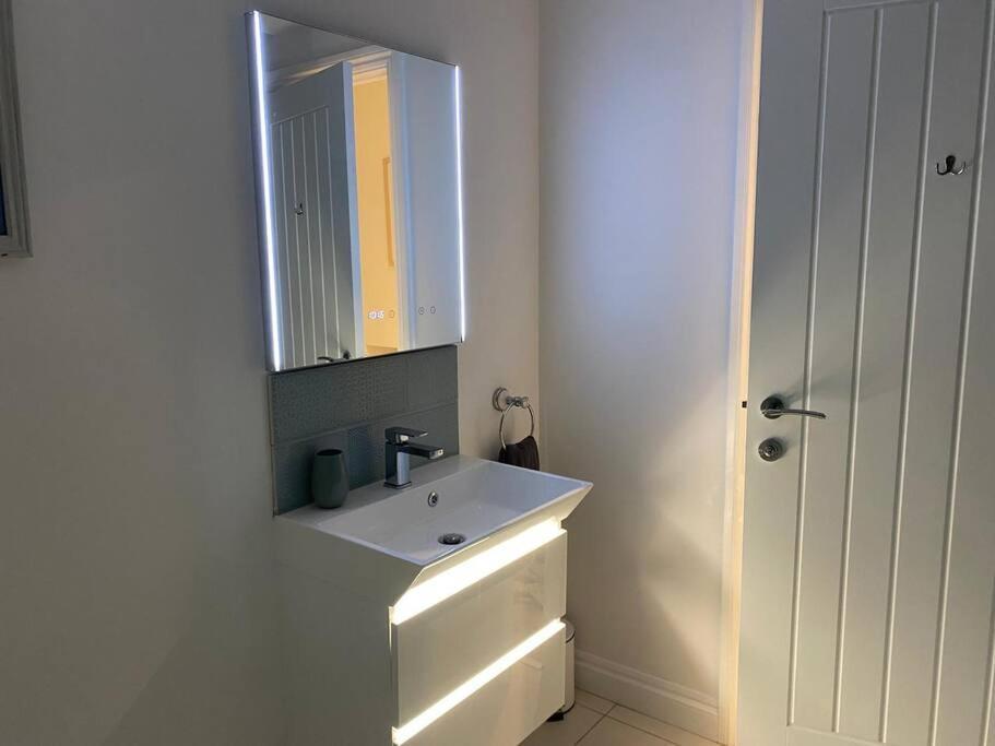 The Emslie Road Beach Flat Falmouth Extérieur photo